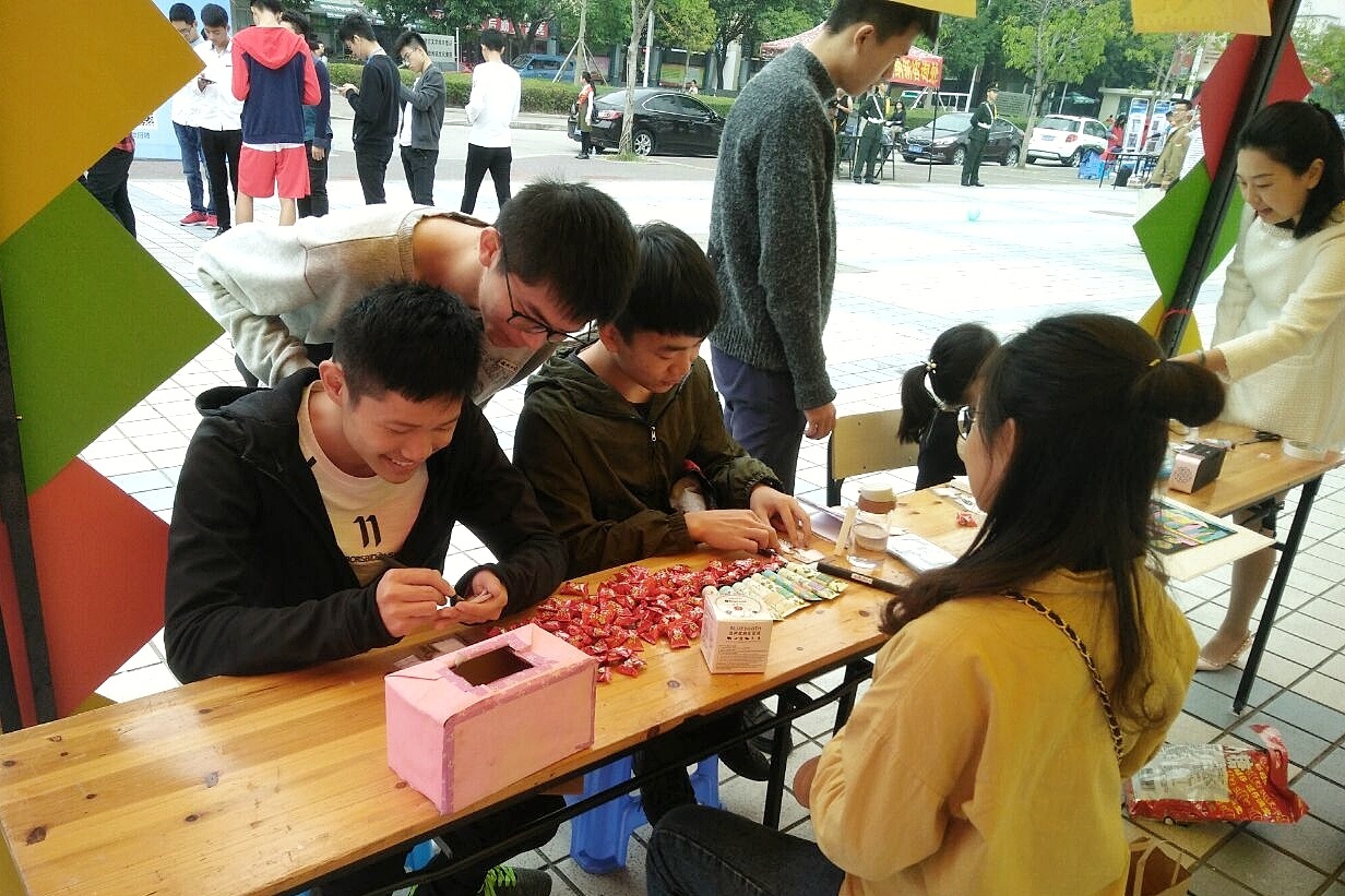 成人动漫
2016级3班“绘祖国蓝图,畅人生宏愿” 团立项活动顺利举行 (2)